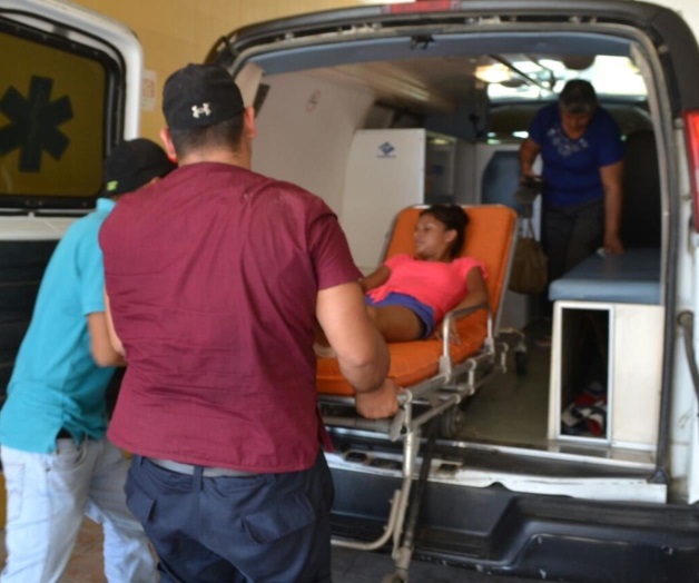 Muerde serpiente a quinceañera Muerde serpiente a quinceañera