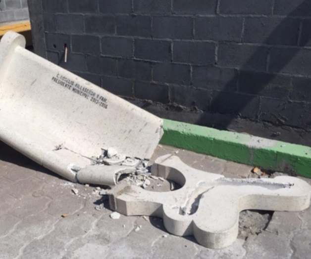 Destrozan banca donada por exedil Rogelio Villaseñor S. Destrozan banca donada por exedil Rogelio Villaseñor S.