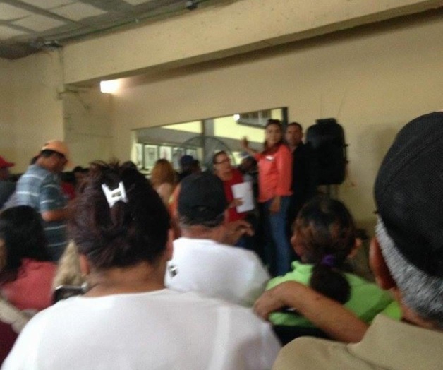 Expulsan a secretaria sindical Expulsan a secretaria sindical