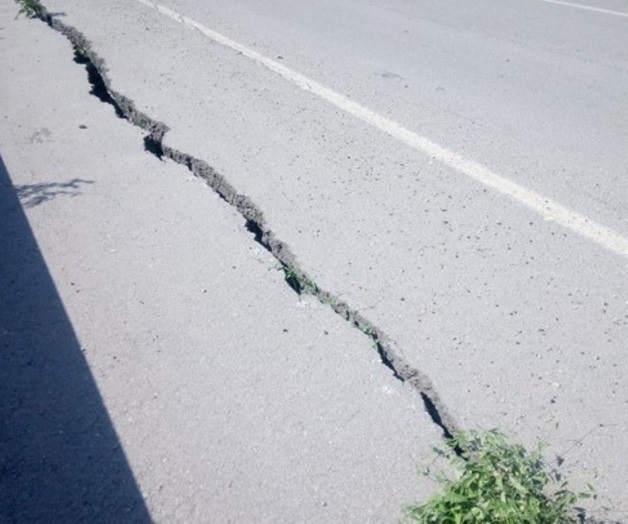 Se agrieta acotamiento Se agrieta acotamiento