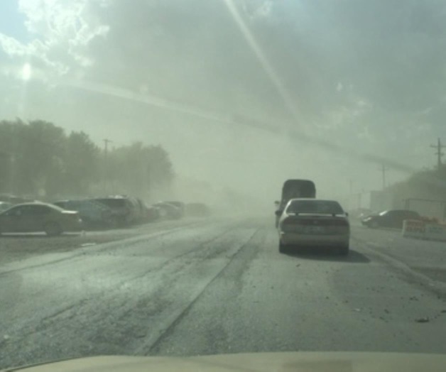 Tormenta de tierra paralizó vialidad Tormenta de tierra paralizó vialidad