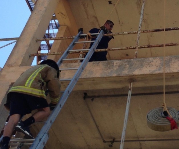 Capacitan a futuros jóvenes bomberos Capacitan a futuros jóvenes bomberos