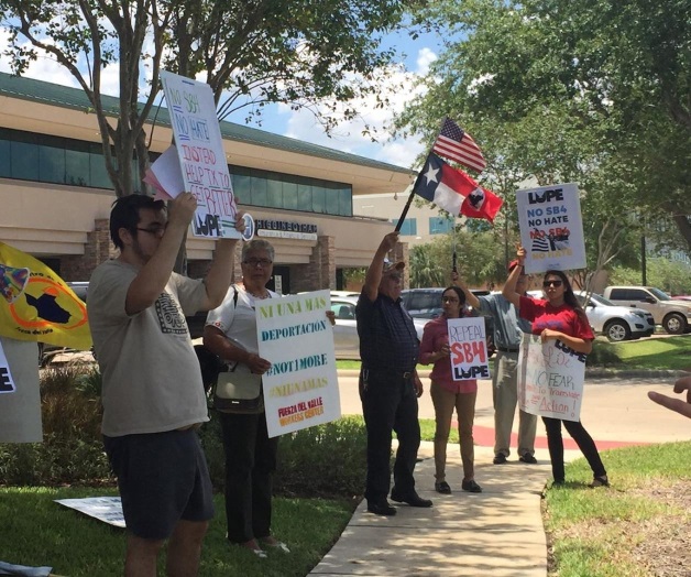 Exigen despido de congresista Exigen despido de congresista