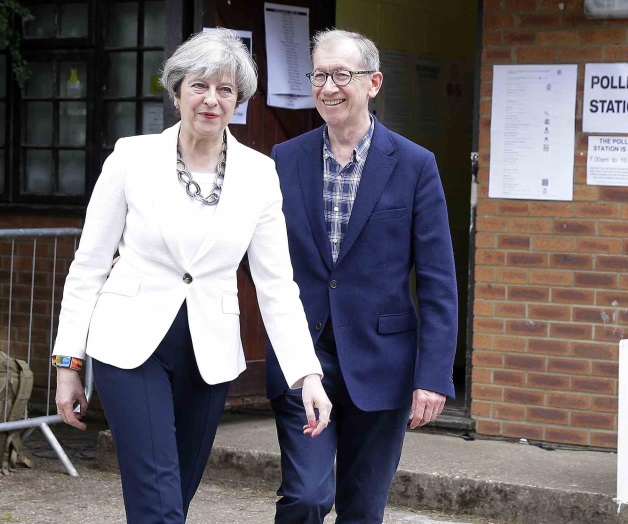 Elecciones Reino Unido: Theresa May gana pero no logra la mayoría absoluta, según sondeos Elecciones Reino Unido: Theresa May gana pero no logra la mayoría absoluta, según sondeos
