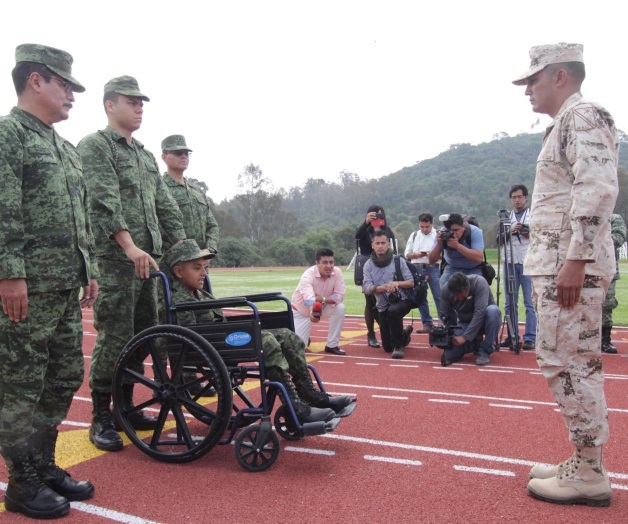 Nombran soldado honorario a niño con leucemia en Puebla Nombran soldado honorario a niño con leucemia en Puebla