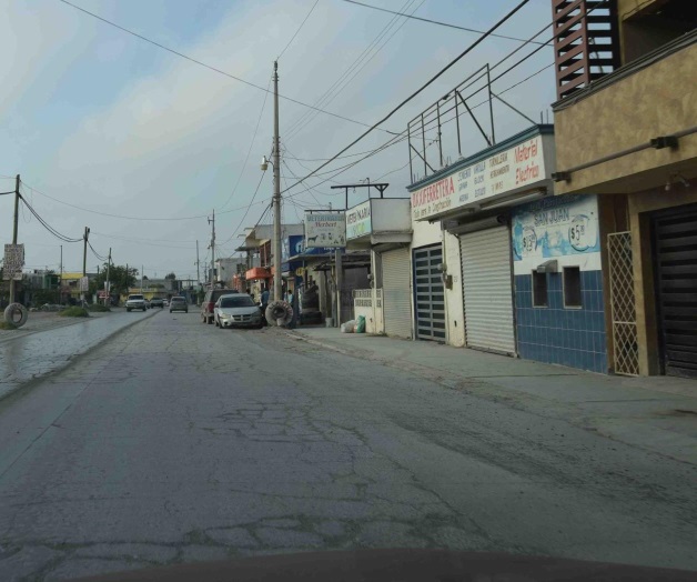 Reporta desaparición de auto de patio de su casa