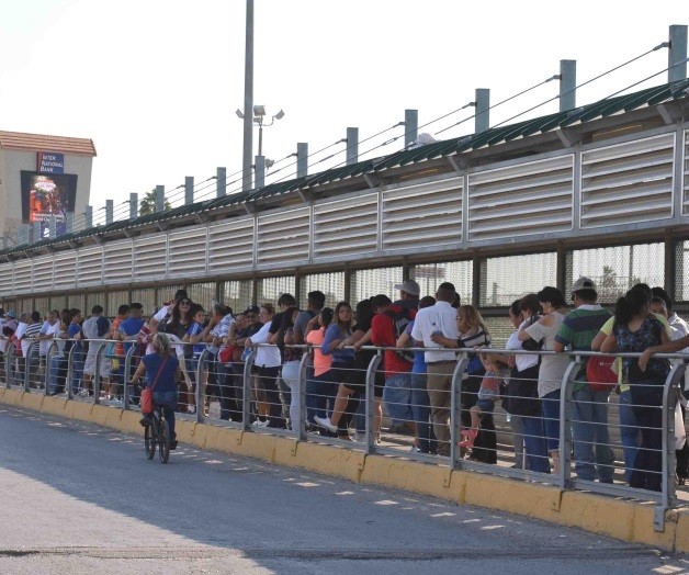 Saturan cruce peatonal a Estados Unidos Saturan cruce peatonal a Estados Unidos