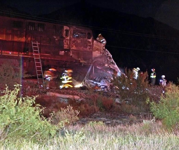Embiste tren a camión y deja 3 heridos en Monterrey Embiste tren a camión y deja 3 heridos en Monterrey