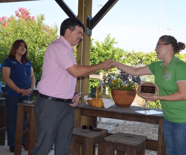 Honran a comisionadopor el apoyo a proyecto Honran a comisionadopor el apoyo a proyecto