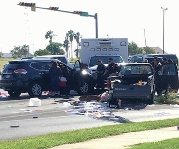 Aparatoso accidente deja dos lesionados en Laredo