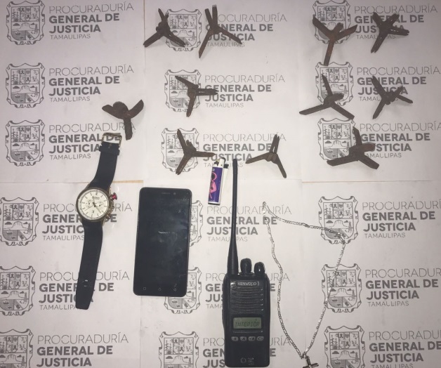 Atrapan a dos en poder de ponchallantas y radios Atrapan a dos en poder de ponchallantas y radios