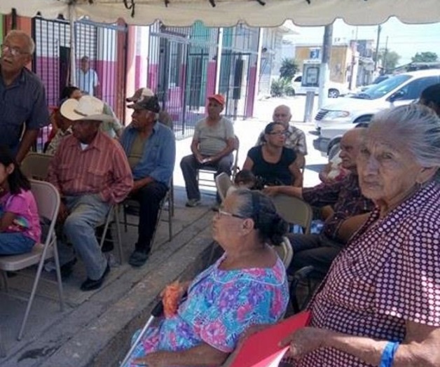 Inicia el pago de 65 y Más urbano. Mecánica distinta al apoyo rural Inicia el pago de 65 y Más urbano. Mecánica distinta al apoyo rural