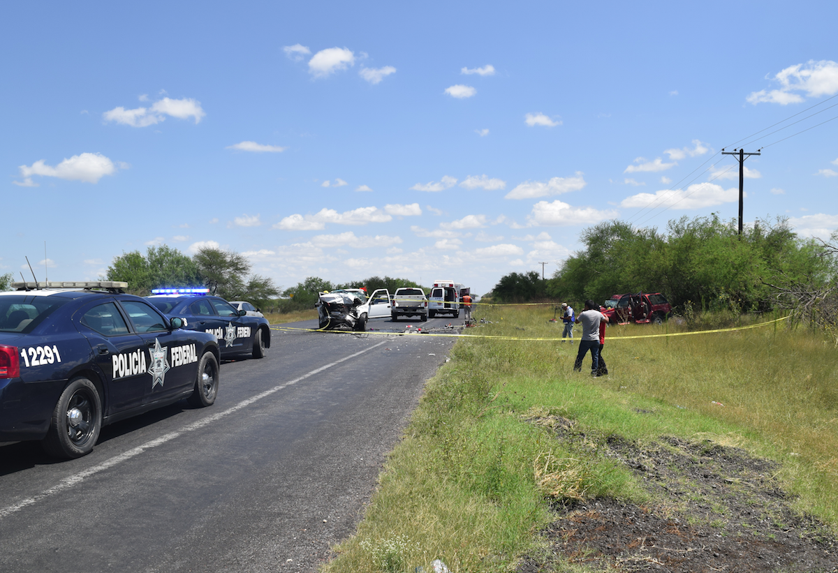¦ FATAL PERCANCE. Autoridades acordonan área del accidente para levantar datos de campo