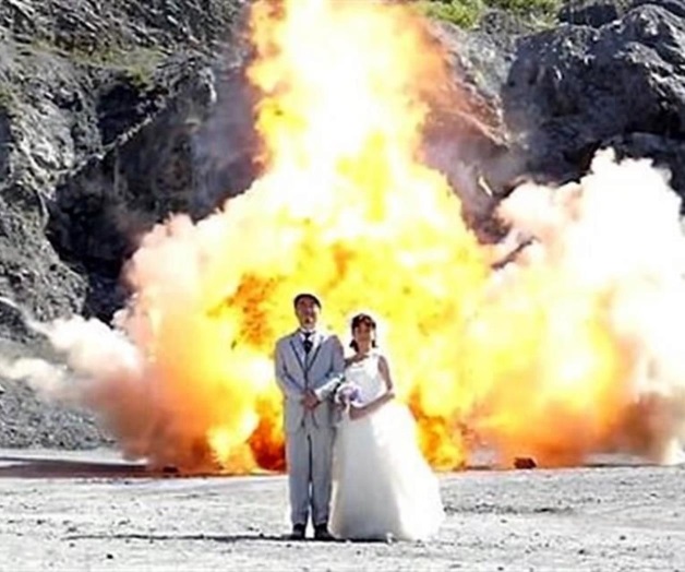 Pareja celebró boda con explosiones (Video) Pareja celebró boda con explosiones (Video)