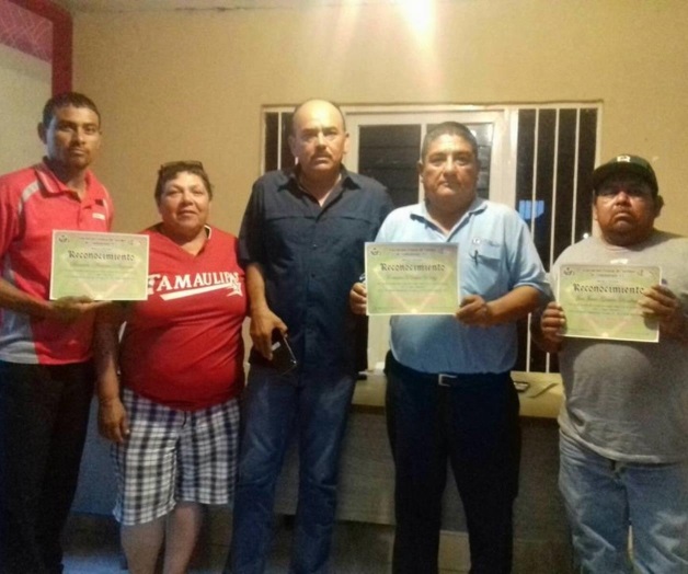 Dan reconocimiento a ampayers Dan reconocimiento a ampayers