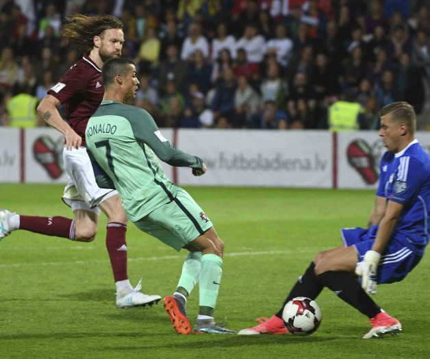 ‘CR7’ le da vida a Portugal ‘CR7’ le da vida a Portugal