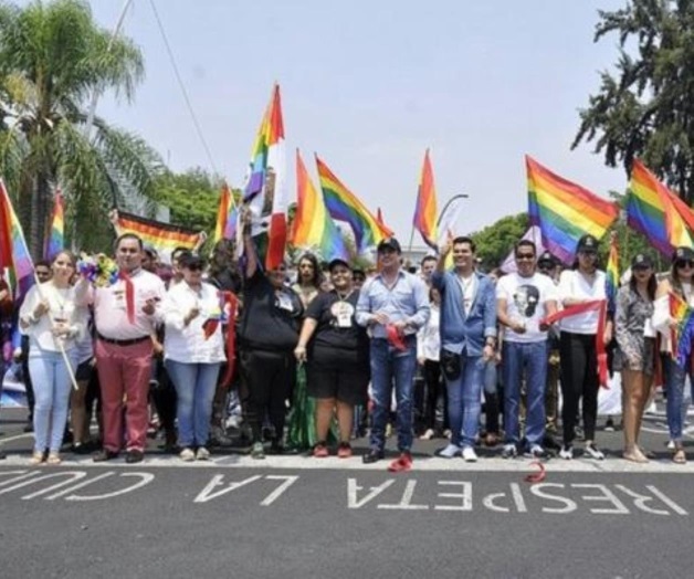 Se suma Gobernador de Jalisco a marcha LGBTTTI Se suma Gobernador de Jalisco a marcha LGBTTTI
