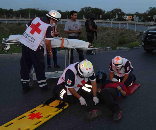 Resulta motociclista con lesionestras ser impactado por camioneta Resulta motociclista con lesionestras ser impactado por camioneta