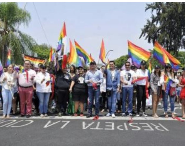Gobernador de Jalisco en la marcha de gays Gobernador de Jalisco en la marcha de gays