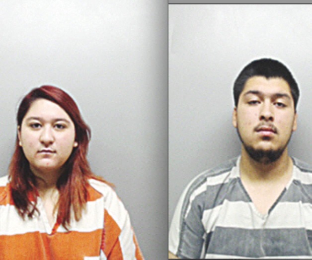 Exhibe en fotos a joven desnuda Exhibe en fotos a joven desnuda