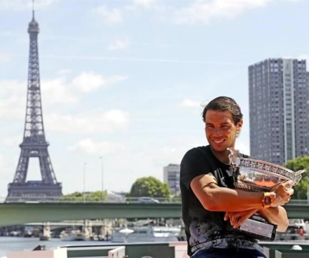 Rafael Nadal navega por París Rafael Nadal navega por París