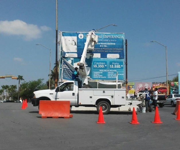 Retiran espectaculares porestar en sitios inapropiados Retiran espectaculares porestar en sitios inapropiados