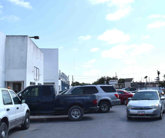 Acude a realizar trámitesy roban placas a vehículo Acude a realizar trámitesy roban placas a vehículo