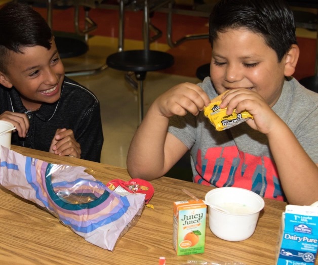 Continúa el programa de comidas de verano Continúa el programa de comidas de verano