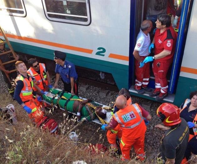 Choque de trenes deja 11 heridos en sur de Italia Choque de trenes deja 11 heridos en sur de Italia