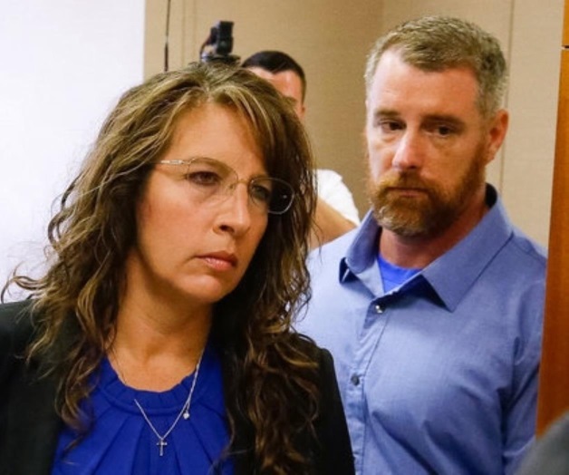 Pareja acusada de la muerte de latino comparece en Corte