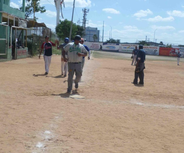 Van Primos a la final de softbol Van Primos a la final de softbol