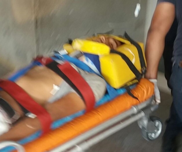 Muere quinceañero al chocar en su moto