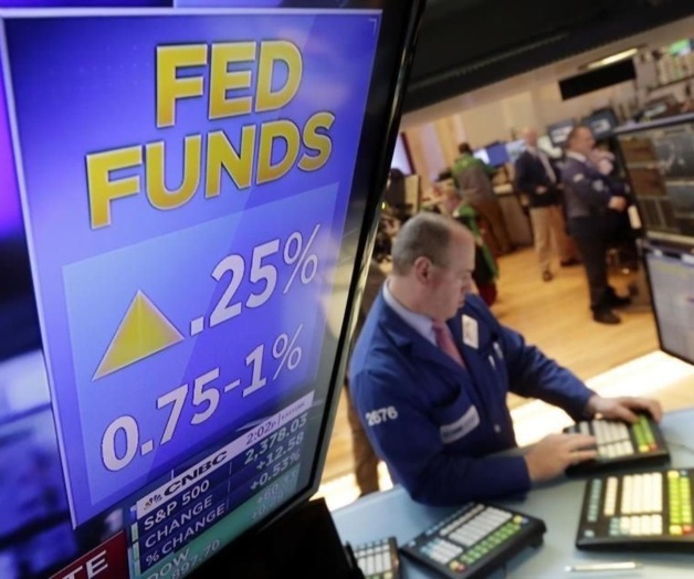 Eleva Fed tasa; bajará tenencia de bonos Eleva Fed tasa; bajará tenencia de bonos