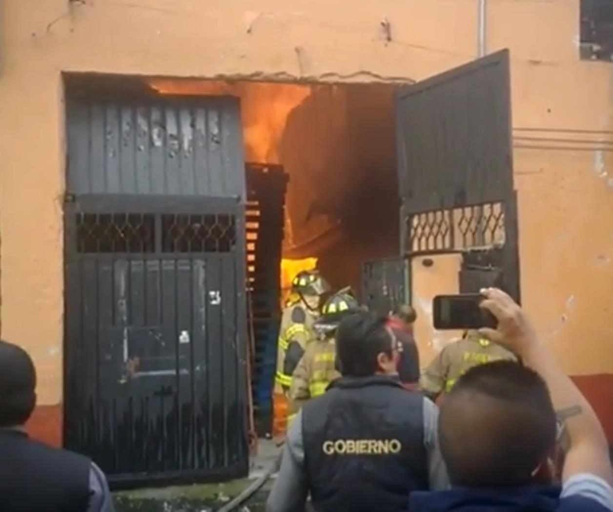 Se incendia bodega en Xochimilco