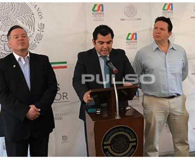 Diputado renuncia a cargos por escándalo Diputado renuncia a cargos por escándalo