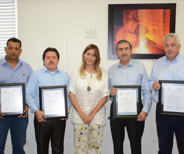 Entrega alcaldesa nombramientos agerentes administrativos de Comapa