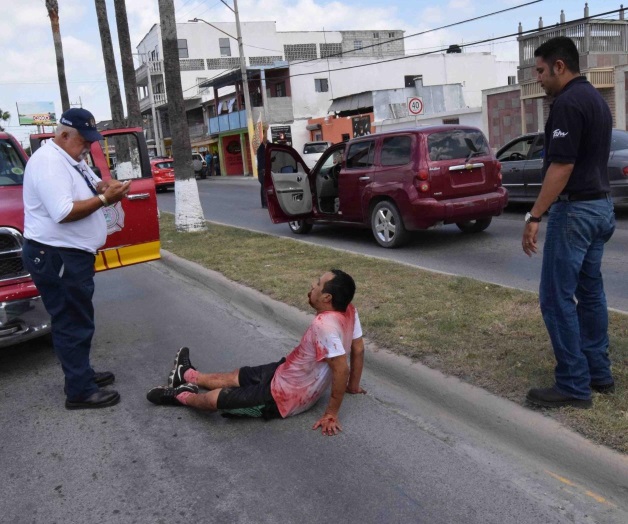 Pide auxilio en plenacalle un herido de bala