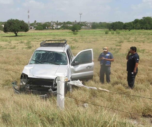 Vuelca camioneta tras presunto ‘cerrón’ Vuelca camioneta tras presunto ‘cerrón’