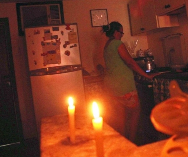 Continúan esporádicos y repentinos apagones Continúan esporádicos y repentinos apagones