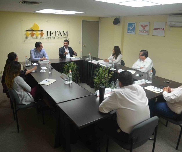 ‘Diálogos con independientes’