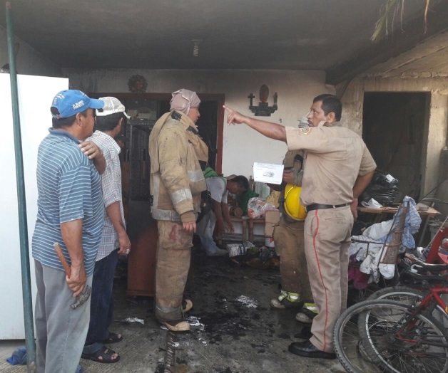 Salvan vecinos a discapacitada Salvan vecinos a discapacitada