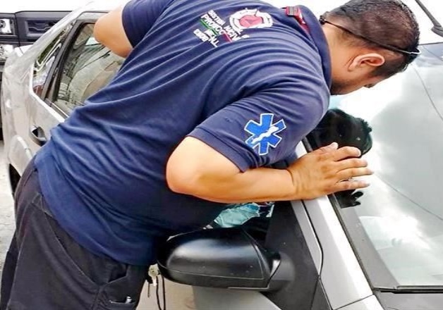 Rescatan a niño de 3 años en vehículo encerrado a 33 grados Rescatan a niño de 3 años en vehículo encerrado a 33 grados