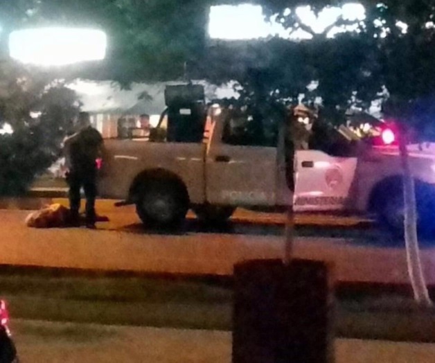 Reportan balacera en centro de Cancún; hay cinco heridos Reportan balacera en centro de Cancún; hay cinco heridos