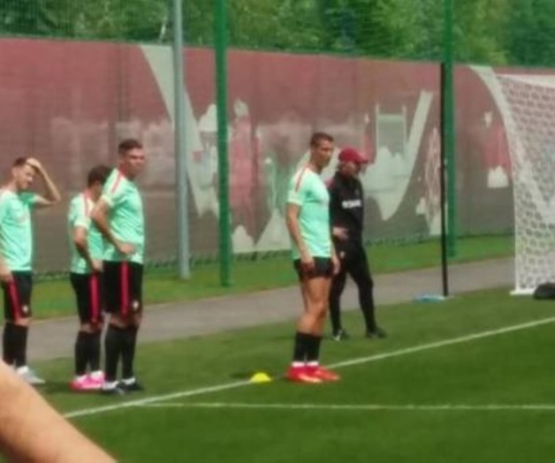 Cristiano lo para todo en Rusia; 30 medios lo acompañaron en entrenamiento Cristiano lo para todo en Rusia; 30 medios lo acompañaron en entrenamiento