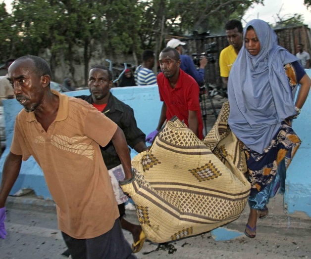 Ataque con coche bomba: 14 muertos en Somalia Ataque con coche bomba: 14 muertos en Somalia