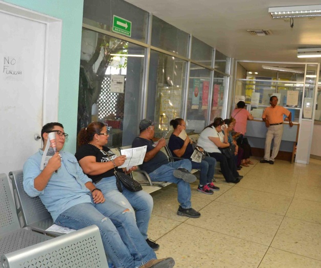 Sufren por calor en hospital del ISSSTE Sufren por calor en hospital del ISSSTE