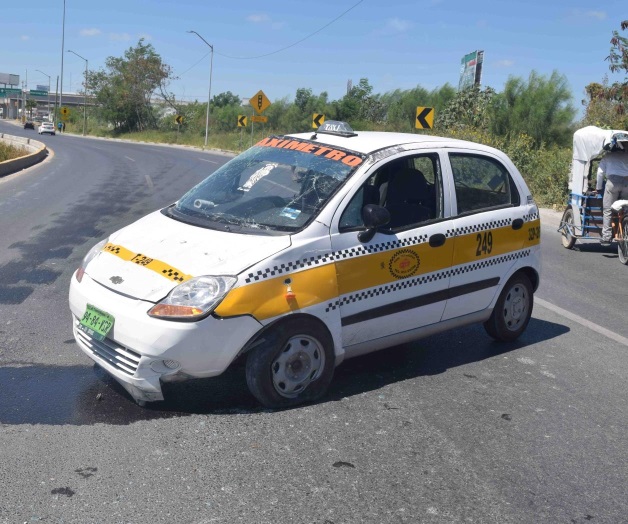 Pierde control de taxi yse impacta contra muro. Tuvo début y despedida como ruletera