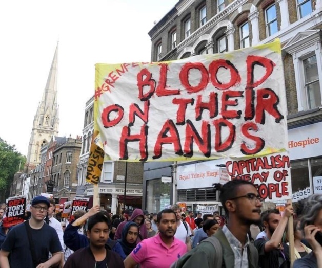 Piden respuestas tras incendio de torre en Londres Piden respuestas tras incendio de torre en Londres