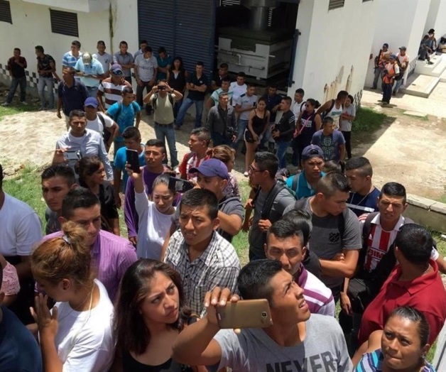 Expulsan a cadetes tras protestar en Veracruz Expulsan a cadetes tras protestar en Veracruz