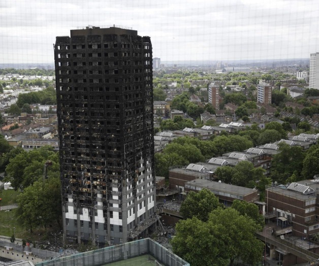 Suman 30 muertos por incendio en torre de Londres